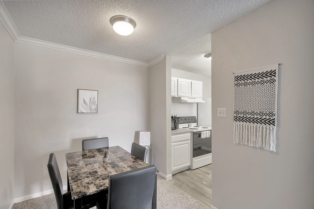 Relaxing Quaint 1BR in Heart of Midland - photo 34