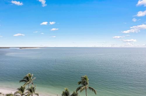 Merida unit at Cape Marco with pool gym and tennis in Marco Island, United States