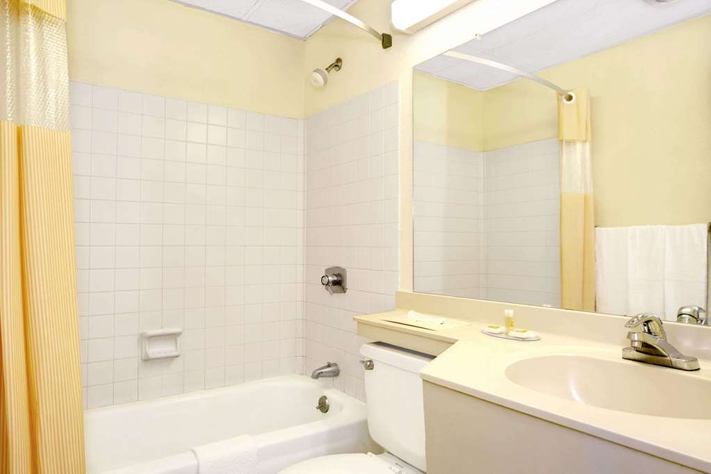 Days Inn by Wyndham Sharonville - photo 3