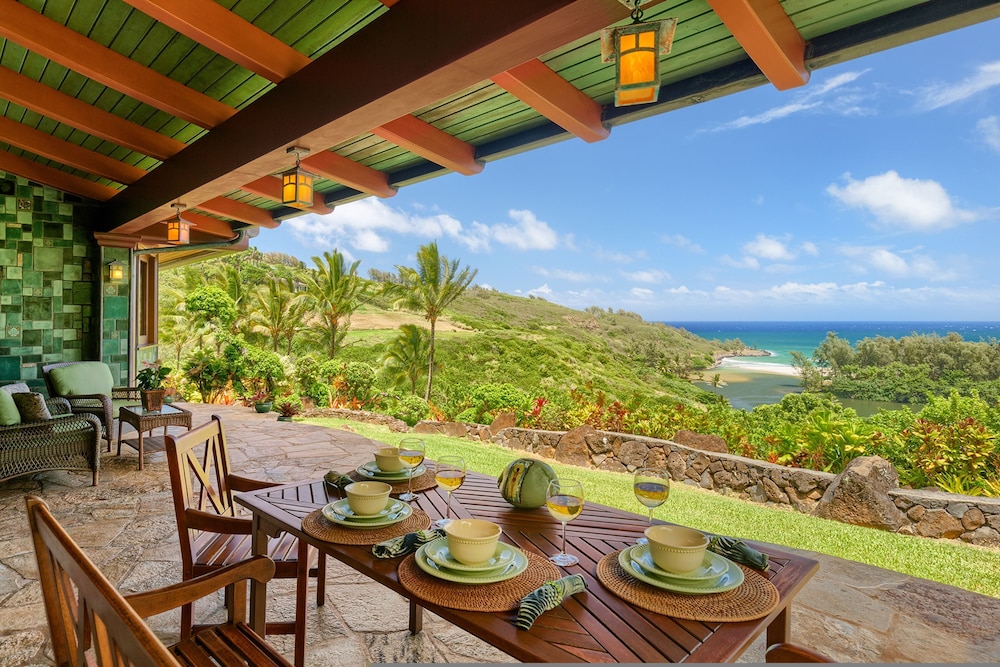 Sea Song in Kilauea With 4 Bedrooms and 6 Bathrooms — hotel in Kilauea
