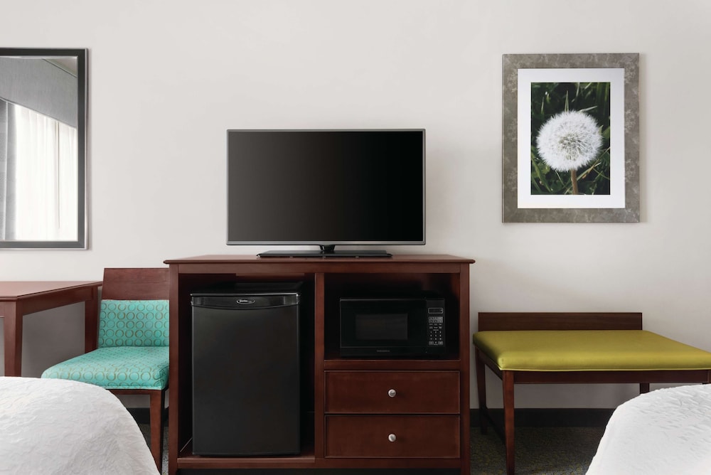 Hampton Inn & Suites Mishawaka South Bend at Heritage Square - photo 22
