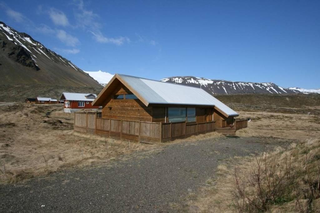 Glass House with Private River & 360 Views