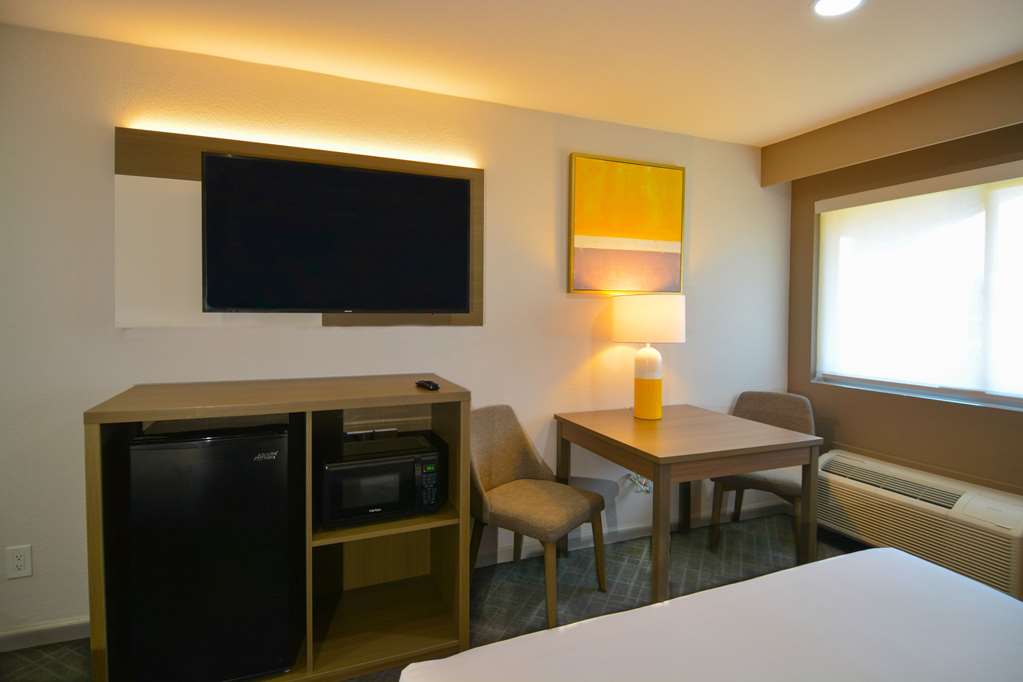 Comfort Inn & Suites Moreno Valley near March Air Reserve Base - photo 5