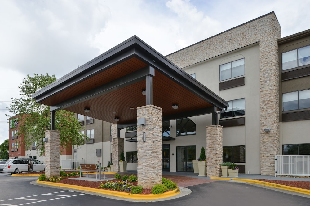 Holiday Inn Express & Suites Raleigh NE Medical Ctr Area by IHG in Raleigh, United States