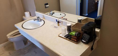 Brooks Motel - photo 8