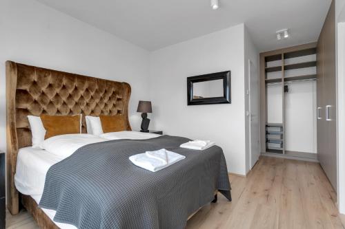 Spacious 3BR Apartment with 2 bathrooms by Heimaleiga