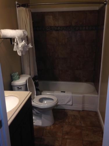 Pleasure Point Inn & Suites - photo 25