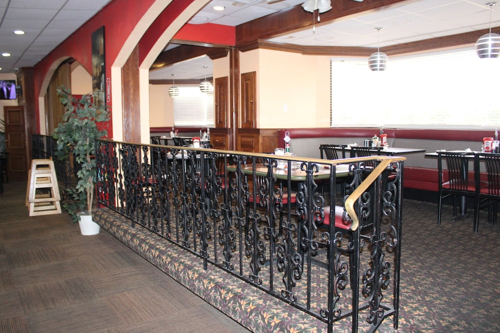 APM Inn and Suites - photo 11