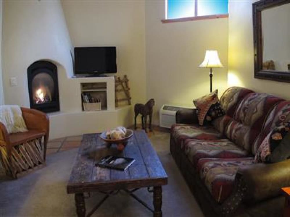 The Abiquiu Inn - photo 37