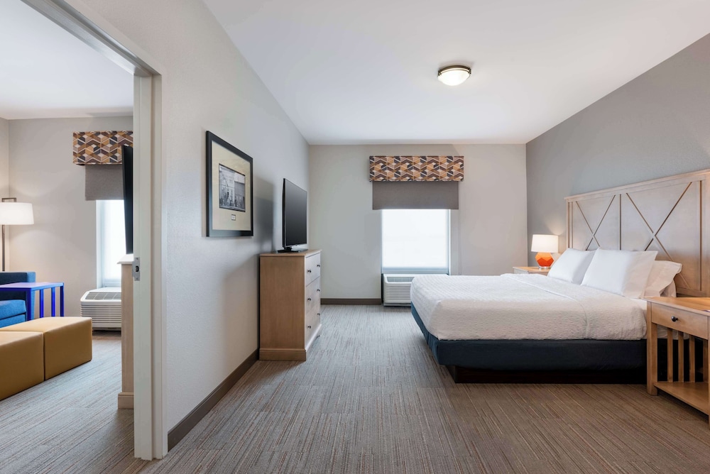 Hampton Inn & Suites Dodge City - photo 15