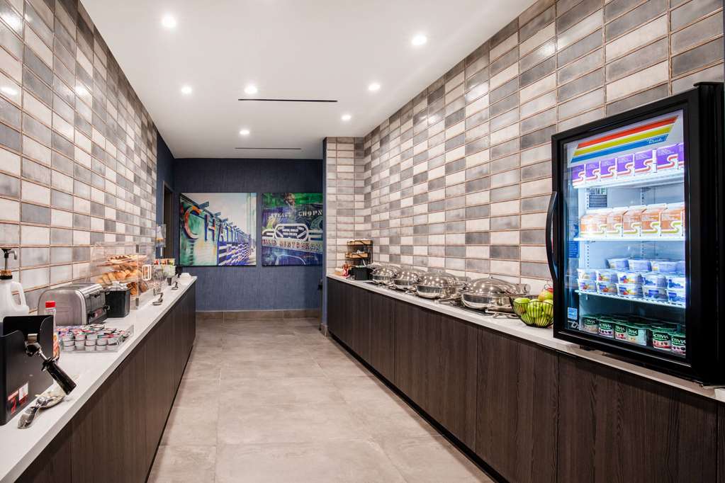 La Quinta Inn & Suites by Wyndham Chattanooga Downtown South - photo 31