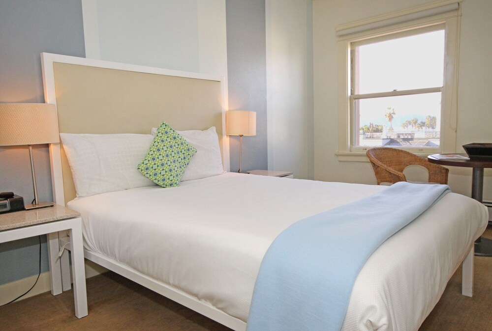 Cadillac Hotel - photo 9