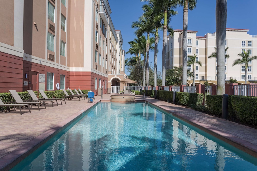 Hampton Inn & Suites Ft. Lauderdale Miramar - photo 21