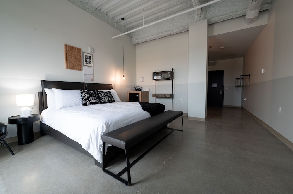 Arch and Cable Hotel - photo 17