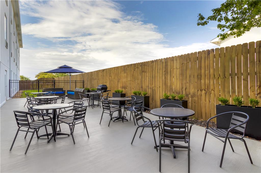 Best Western Plus Executive Hotel & Suites - photo 6