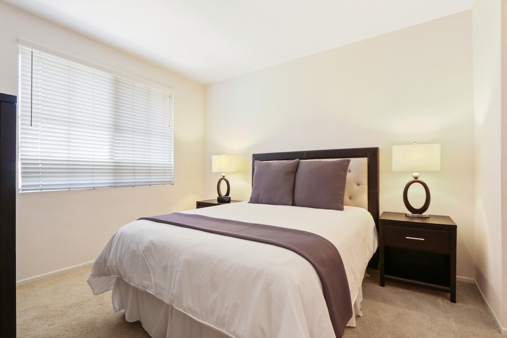 Global Luxury Suites at The Village - photo 9