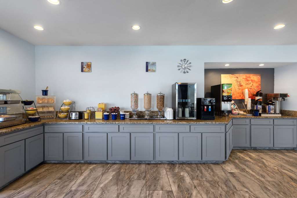 Days Inn & Suites by Wyndham Tucson Marana - photo 6