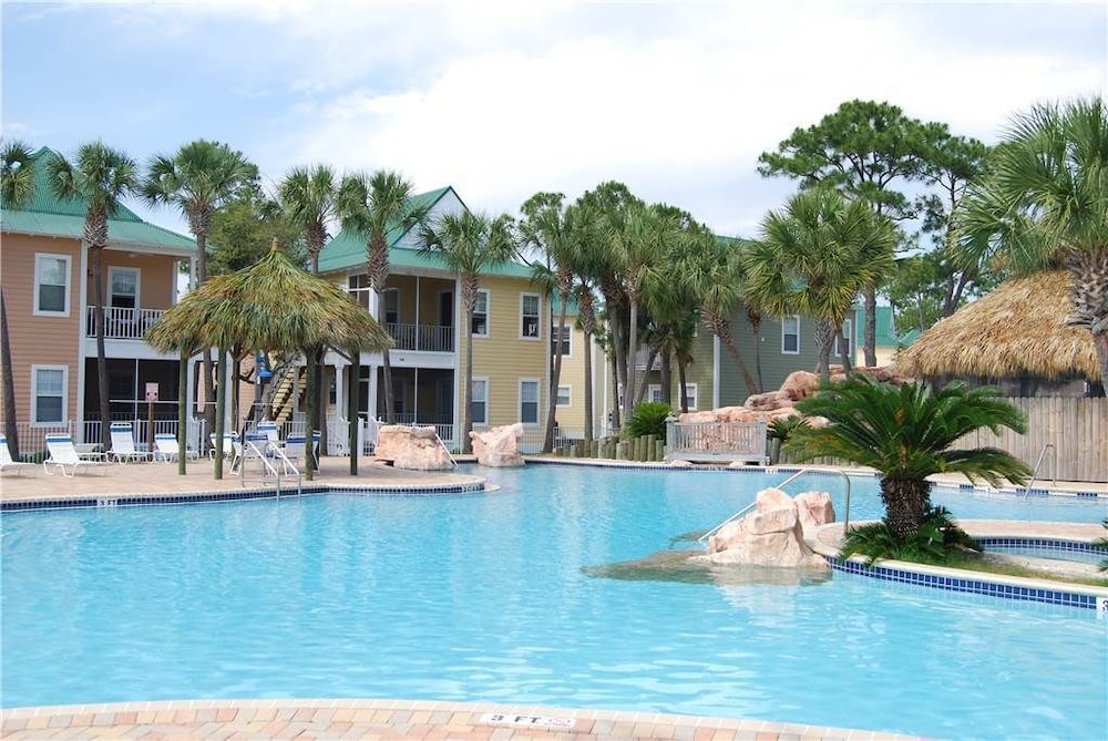 Purple Parrot Village - carbon neutral hotel in Pensacola