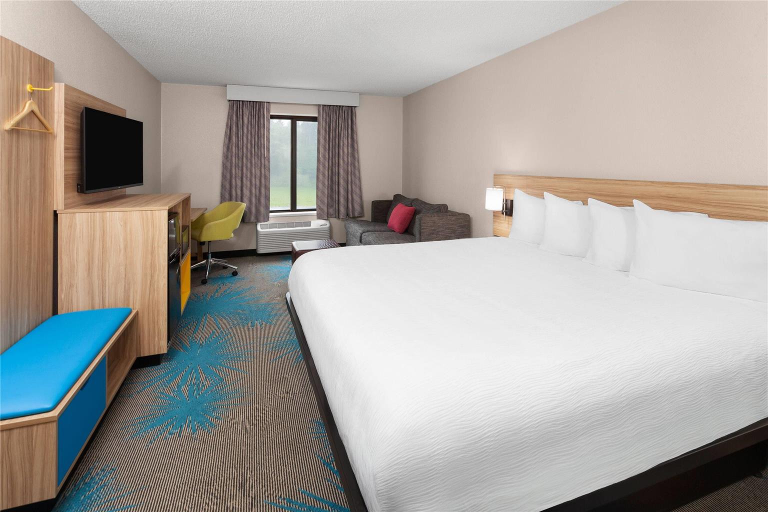 Days Inn by Wyndham Eagle River - photo 14