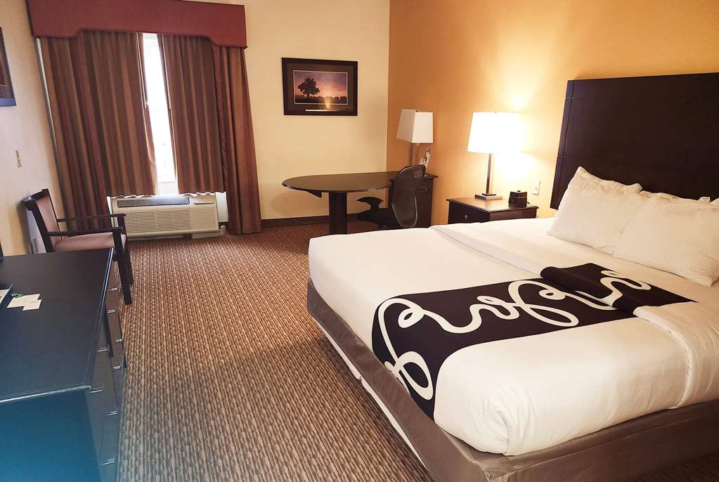 La Quinta Inn & Suites by Wyndham Stillwater University Area - photo 19