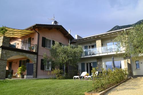 Villa Giulia Nicole Apartaments Country House — 4-Star Luxury Hotel in Malcesine, Italy