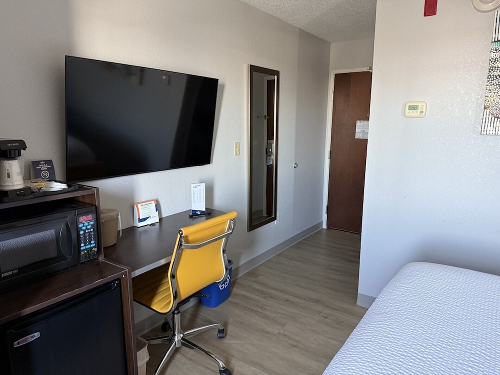 Microtel Inn & Suites by Wyndham Wheeling at Highlands - photo 6