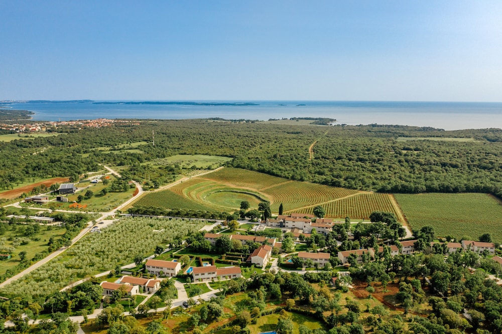 Meneghetti Wine Hotel and Winery Relais & Chateaux — Bale — photo 2