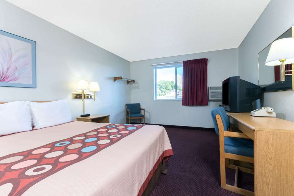 Super 8 by Wyndham Raton - photo 8
