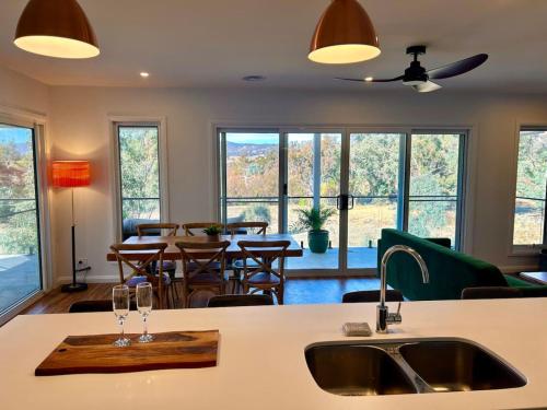 House on the hill — 4-Star Luxury Hotel in Wodonga, Australia