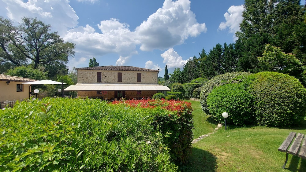 Country Hotel Poggiomanente — hotel in Umbertide