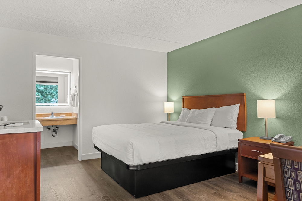 Vagabond Inn Executive Old Town - photo 16