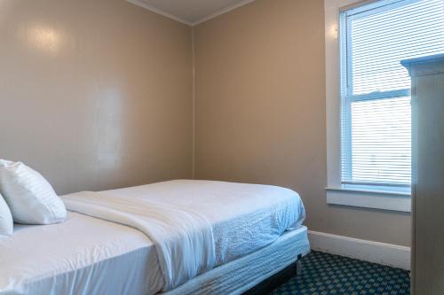 The Admiral Hotel Motel - photo 122