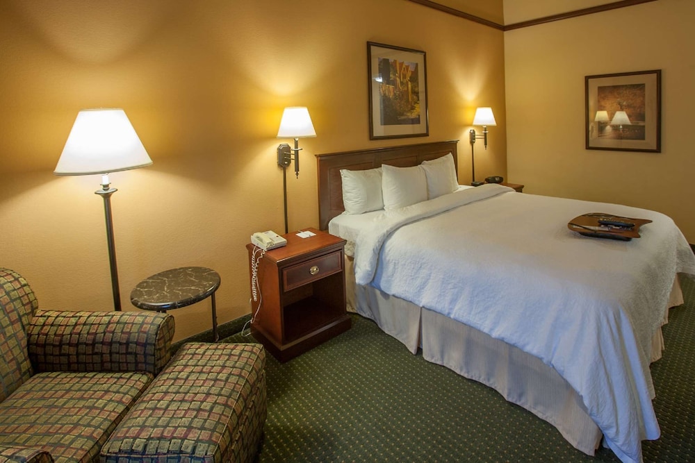 Hampton Inn & Suites Stillwater - photo 12