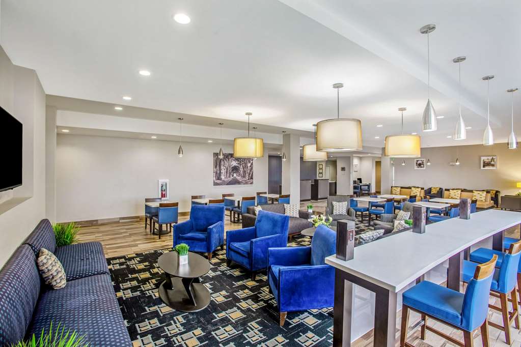 La Quinta Inn & Suites by Wyndham Karnes City Kenedy - photo 11
