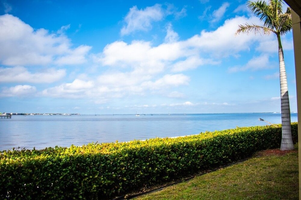 Punta Gorda Waterfront Hotel and Suites - photo 9