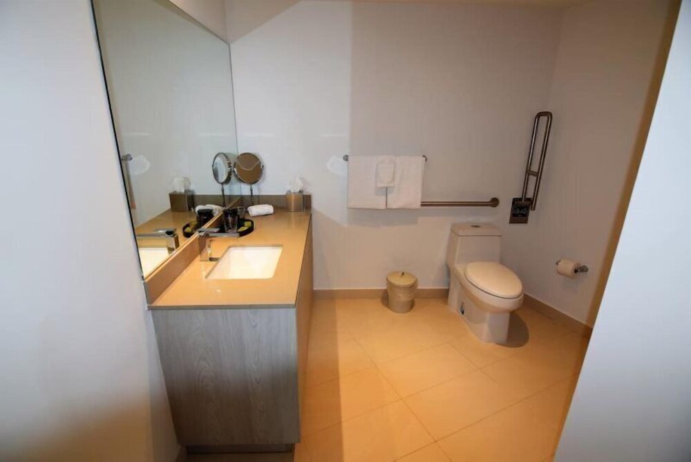 Oceanfront & Bay View 2 Bed 2 Bath @ Hyde Beach Resort - photo 33