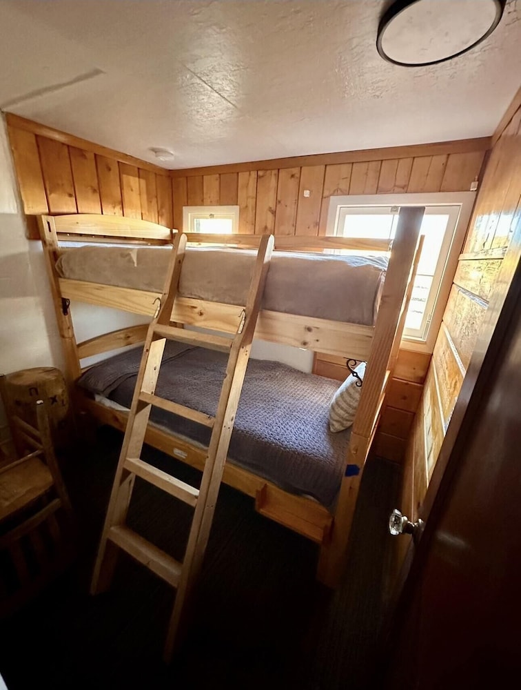 Chinook Winds Motel - photo 42