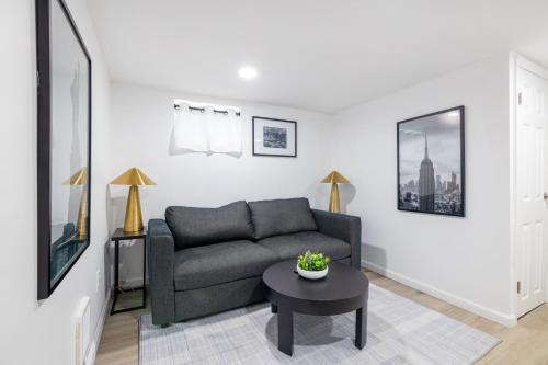 Pelham Haven Suite In New York 21121782 — Pelham