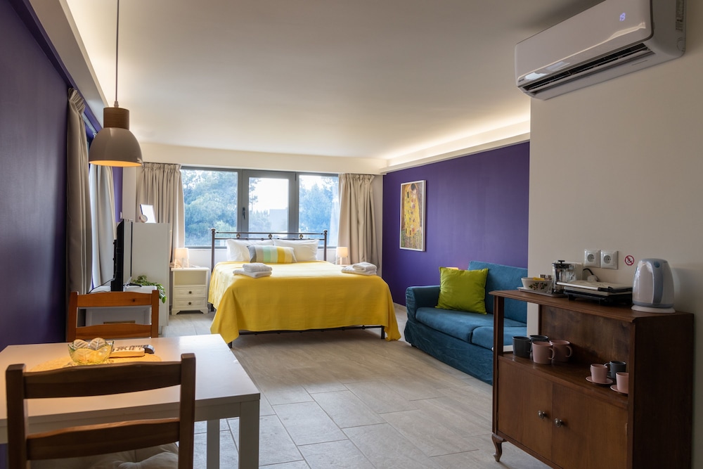 Chroma Lodge Pikermi — 4-Star Luxury Hotel in Pikermi, Greece