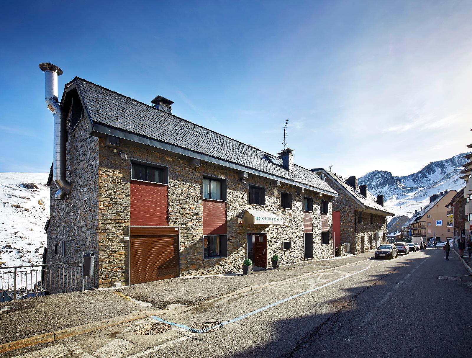 Caribou hotel — 4-Star Luxury Hotel in Pas De La Casa, Andorra