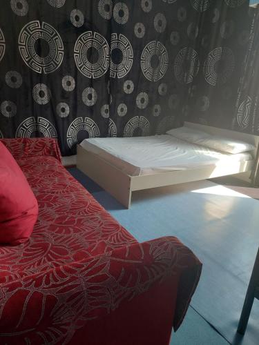 Sharing Room In Near Thissio Metro Station By Acropolis — Athens