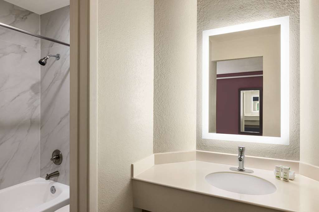 La Quinta Inn by Wyndham San Antonio Lackland - photo 40