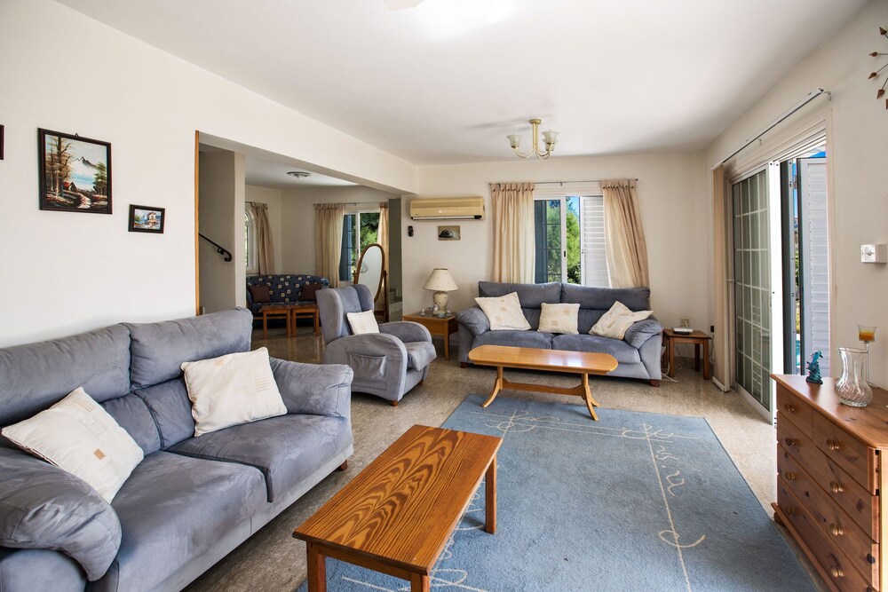 Celebrity Villa Scotty T D2