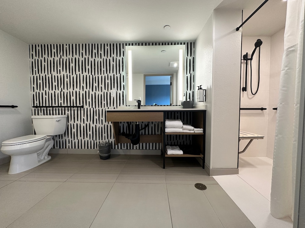 Atwell Suites Austin Airport by IHG - photo 46