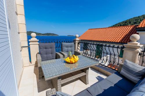 Seafront Apartment Duo — 4-Star Luxury Hotel in Vis, Croatia