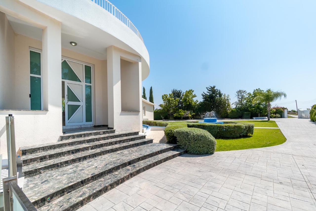 Villa Amelia by Ezoria Villas