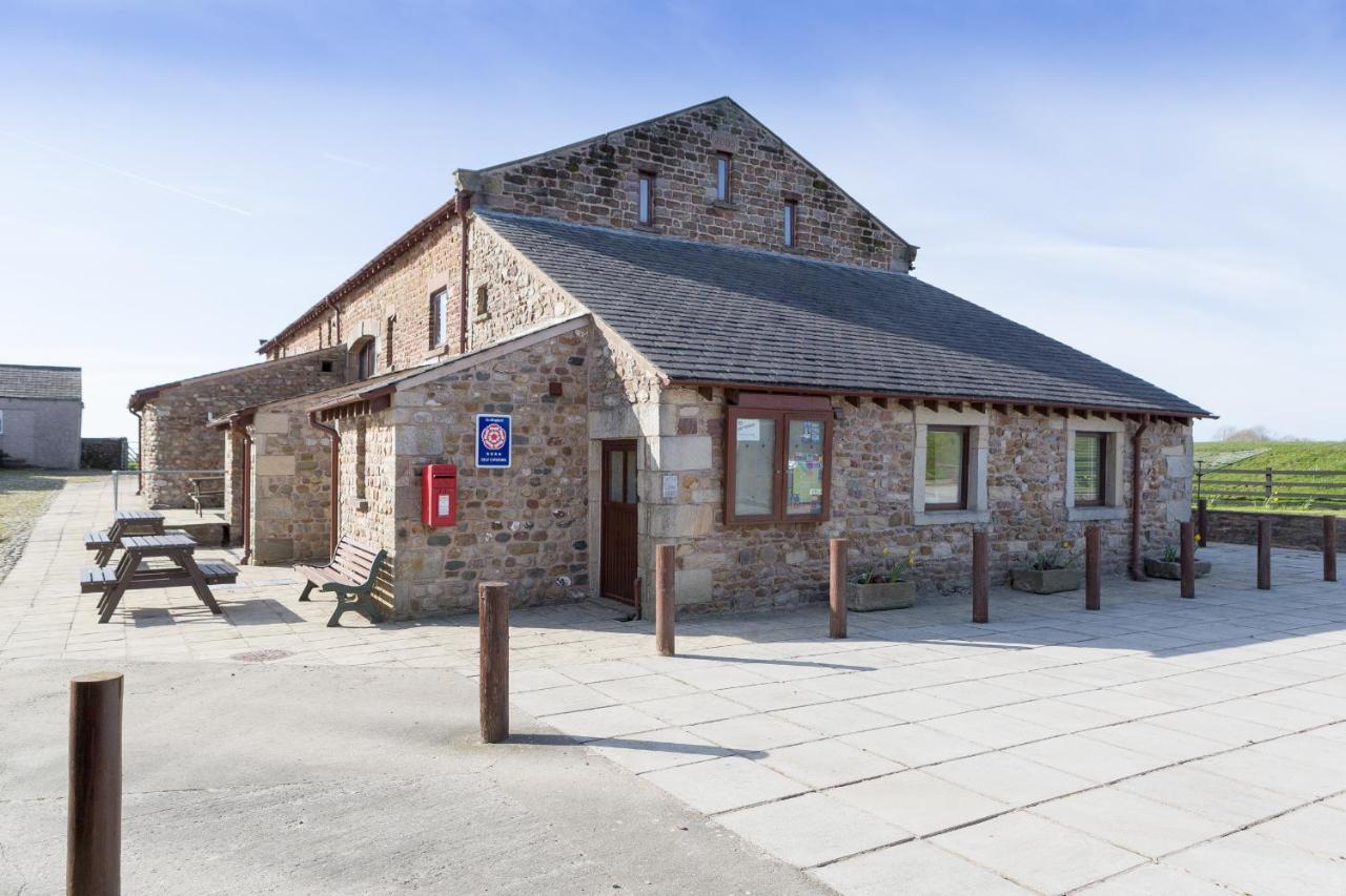 Pattys Barn Holiday Cottages Cabins and Venue Hire — 4-Star Luxury Hotel in Lancaster, United Kingdom