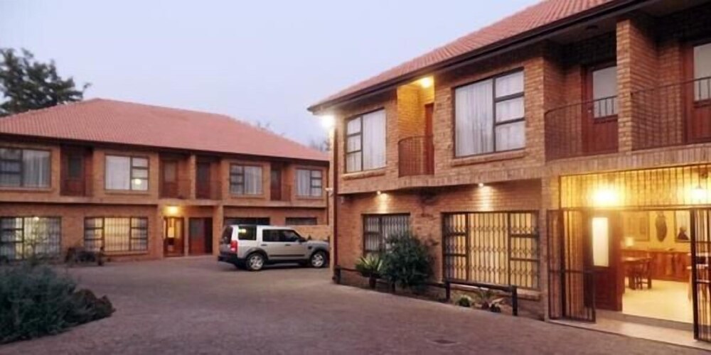 Thuleka Lodge Ferndale — 4-Star Luxury Hotel in Randburg, South Africa