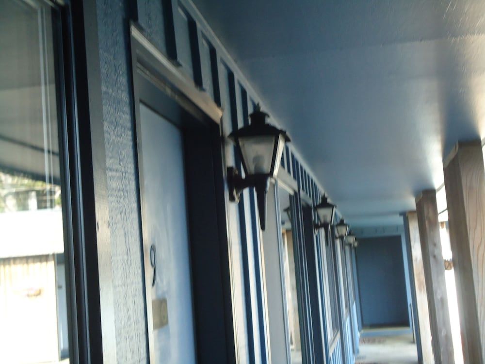 Lamplighter Inn - photo 4