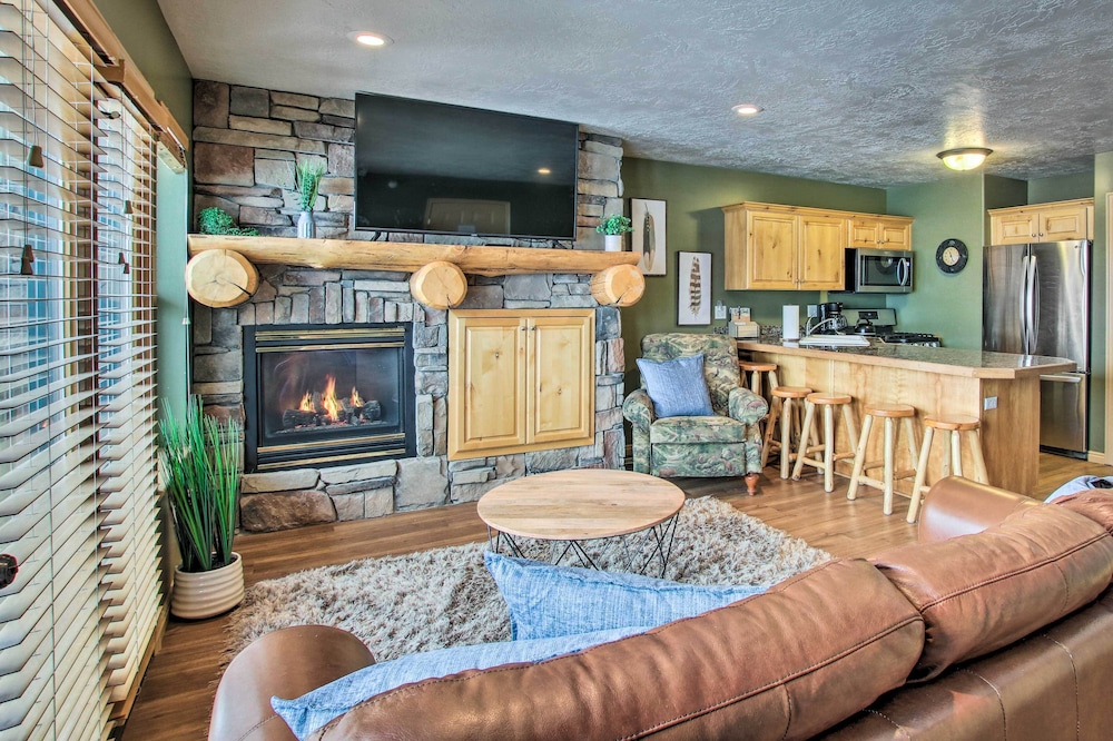 Cozy Eden Condo w Mtn Views in Wolf Creek Resort in Eden, United States